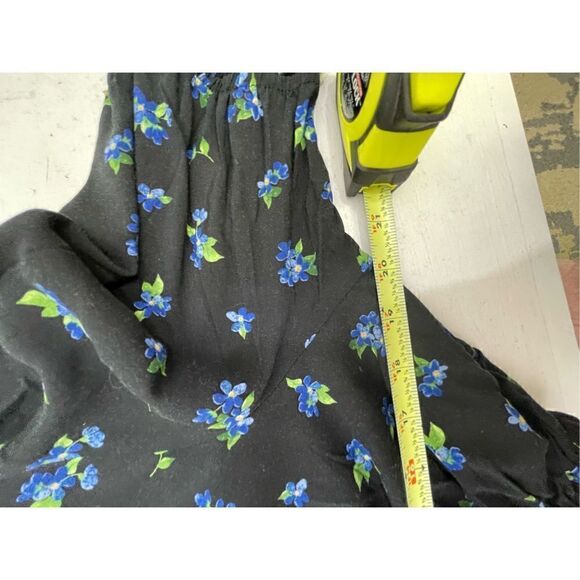 We Wore What NWOT Black Floral Crop Top Size L - Picture 7 of 8